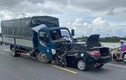 Video: Tông trực diện xe tải, 3 người trên xe con tử vong