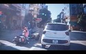 Video: “Ninja lead” tạt đầu ô tô, sang đường ẩu gây họa