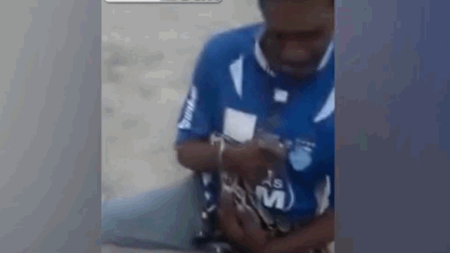 Video: Trăn khủng bất ngờ “nổi điên”, đớp thẳng vào mặt người đàn ông