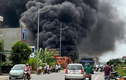 Cháy gara ô tô ở Bắc Giang, cột khói bốc cao hàng trăm mét