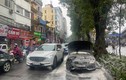 Hà Nội: Xe sang bốc cháy dữ dội dưới trời mưa trên đường Láng