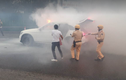 Hà Nội: Ô tô Mercedes bốc cháy dữ dội trên đường Phạm Hùng