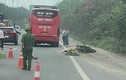 Hà Nội: Xe máy va chạm với ô tô khách, cô gái trẻ tử vong 