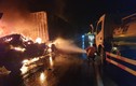Ô tô bất ngờ bốc cháy dữ dội trên cao tốc Nội Bài - Lào Cai