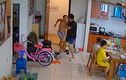 Hà Nội: Người đàn ông vô cớ cầm dao sang nhà hàng xóm tấn công 
