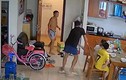 Triệu tập người đàn ông cầm dao tấn công hàng xóm ở Hà Nội