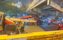 Hà Nội: Xe cẩu tông vào dầm cầu Long Biên, 2 người bị thương