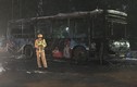 Xe buýt bất ngờ bốc cháy cháy trơ khung ở Hà Nội
