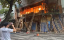 Cháy quán cà phê trên phố Hà Nội, ngọn lửa bùng phát dữ dội