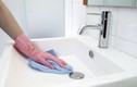 5 cách làm sạch phòng tắm đơn giản, hiệu quả khó tin