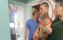 Người đàn ông dùng dao đâm người khác rồi cố thủ trong chung cư