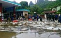 Cận cảnh cứu cây xăng bị rò rỉ trong mưa lũ ở Quảng Ninh