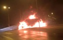 Hải Phòng: Hai xe container bốc cháy dữ dội sau khi va nhau