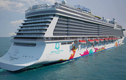 Ảnh cận cảnh siêu du thuyền Genting Dream tại vịnh Hạ Long