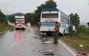 Quảng Ninh: Container đâm xe khách, hàng chục người sợ mất vía