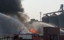 Hàng trăm người khống chế “biển lửa” vụ cháy kho chứa nhựa Công ty Phú Lâm