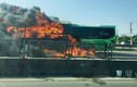Thanh Hóa: Xe khách đang lưu thông bỗng bốc cháy dữ dội trên Quốc lộ 1A