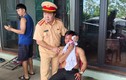 Trưởng phòng CSGT Thanh Hóa đập vỡ kính ô tô cứu nạn nhân TNGT