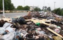 Bãi rác tự phát khổng lồ kéo dài trên đoạn đường 'trăm tỷ' ở Hà Nội