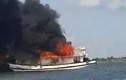 Hải Dương: Tàu du lịch Quảng Ninh bốc cháy ngùn ngụt trên sông Thái Bình