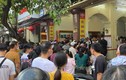 Cảnh người dân xếp hàng mua bánh Trung thu nổi tiếng ở Hải Phòng