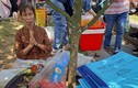 Người phụ nữ phát tài liệu tôn giáo trái phép tại lễ hội mùa thu Côn Sơn - Kiếp Bạc