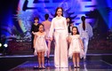 Người mẫu Thúy Hạnh “khoe” con trên sàn catwalk