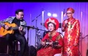 Mẹ Hoài Linh hát trong lễ kỷ niệm 50 năm ngày cưới
