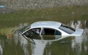 Giám đốc bảo hiểm chết trong xe ở dưới sông