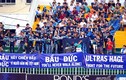 CĐV căng khẩu hiệu mong bầu Đức “cứu” bóng đá Việt Nam
