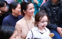 Hồng Nhung đưa hai con đi nghe hòa nhạc đường phố