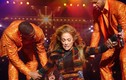 Jennifer Lopez gặp sự cố ngượng chín mặt vì diễn sung