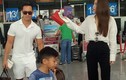 Lộ ảnh Kim Lý xách vali cho Hồ Ngọc Hà tại sân bay