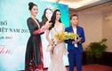 Hà Thu nhận vương miện, chính thức tham gia Miss Earth 2017