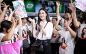 Đỗ Mỹ Linh được fan vây kín ở sân bay đi thi Miss World 2017