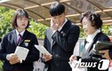 Hai con của Choi Jin Sil nghẹn ngào trong ngày giỗ mẹ