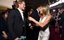 Brad Pitt nắm chặt tay vợ cũ Jennifer Aniston, rộ tin tái hợp