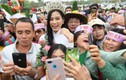 Hoa hậu Đỗ Thị Hà được chào đón nồng nhiệt khi về quê Thanh Hóa