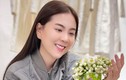 MC Mai Ngọc VTV mặt mộc vẫn đẹp rạng ngời bên hoa bưởi