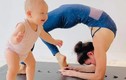 Mẹ Hồ Ngọc Hà tập yoga, khoe body tuổi 64 bên hai cháu 