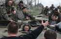 Dân Slavyansk lập hàng rào "người" chặn Quân đội Ukraine
