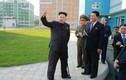 Chùm ảnh ông Kim Jong-un chống gậy ngày tái xuất