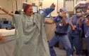 Bệnh nhân ung thư nhảy múa trước phẫu thuật