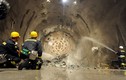Cảnh hàng nghìn công nhân làm đường hầm dài nhất thế giới