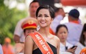 Hoa hậu H’Hen Niê mặc khó hiểu đi sự kiện thể thao