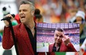 Nhà đài xin lỗi khán giả vì hành động giơ “ngón tay thối” của Robbie Williams