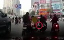Video: Dàn cảnh cướp táo tợn ngay trên đường phố Hà Nội