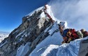 'Tắc đường' lên đỉnh Everest, người leo núi đối mặt tử thần