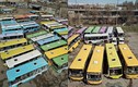 “Đột nhập” nghĩa địa xe buýt bỏ hoang đa sắc màu ở Nga