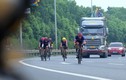 Những đoàn xe đạp 'đua với tử thần' trên cao tốc 80km/giờ